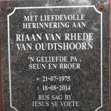 OUDTSHOORN Riaan, van Rhede van 1975-2014