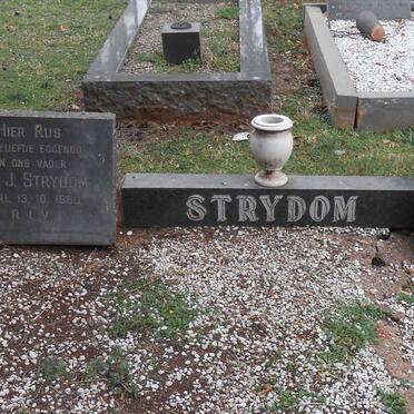 STRYDOM F.J.J. -1960 &amp; M.T. -1973