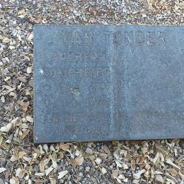 TONDER Andrew Comphries, van 1957-1992