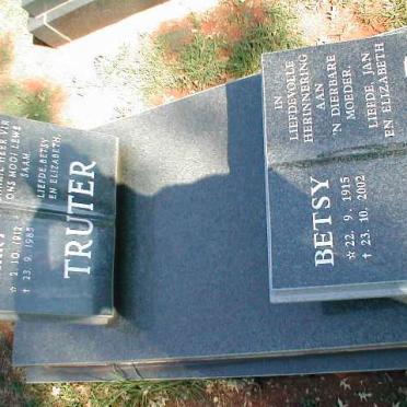 TRUTER Barry 1912-1985 &amp; Betsy 1915-2002