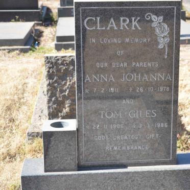 CLARK Tom Giles 1906-1986 &amp; Anna Johanna 1911-1978