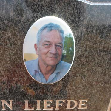 KLEINHANS Evert 1943-2019 &amp; Elaine 1945-2007 