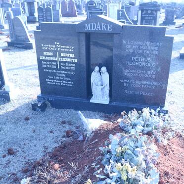 MDAKE Petros Lehlohonolo 1944-2002 &amp; Bertha Elizabeth 1948-2020
