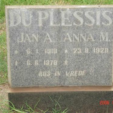 PLESSIS John A.,du 1918-1978 &amp; Anna M. 1928-