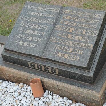 ROBB James John 1881-1949 &amp; Regina Catherina Tedora 1887-1979 :: METCALFE Helen 1910-2010