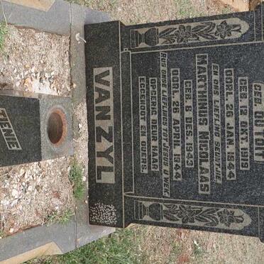 ZYL Johanna Maria, van nee DU TOIT 1919-1944 :: VAN ZYL Marthinus Nicolaas 1943-1944