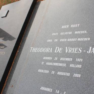 VRIES Nicolaas, de 1925-1993 &amp; Theodora JANSEN 1920-2009