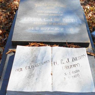 BRUIN Louisa C.J. de nee V.D. BERG 1877-1971 :: BERRY H.E.J. 1939-1979