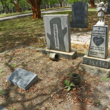 CROESER Jan Christoffel 1896-1968 :: KOK Mavis Yvonne nee CROESER 1929-1988 :: CROESER Jannie 1941-1943