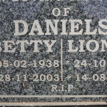 DANIELS Lionel 1936-2017 &amp; Betty 1938-2003