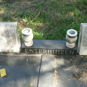 ESTERHUIZEN Josias Johannes 1915-1997 &amp; Elsie Jacoba 1911-1977