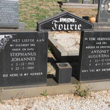 FOURIE Stephanus Johannes 1915-1989 &amp; Antonetta Augustina G. 1915-1993