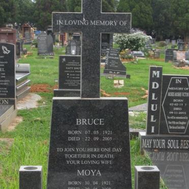 HOLT Bruce 1921-2005 &amp; Maya 1921-2008