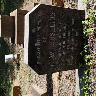 JUSELIUS E.W. 1899-1964 &amp; Ruth 1922-1991