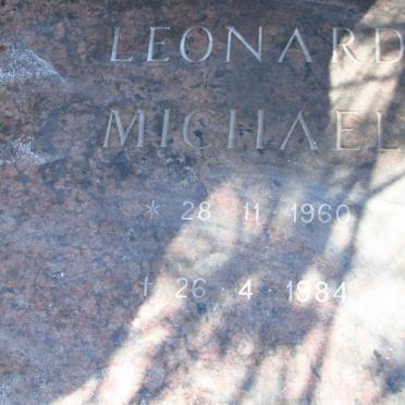KNOETZE Hendriena Alida 1940-1964 :: KNOETZE Leonard Michael 1960-1984
