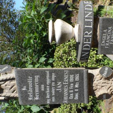 LINDE Jan Johannes Ernest, van der 1906-1965 &amp; Engela Francina VAN NIEKERK 1908-1997