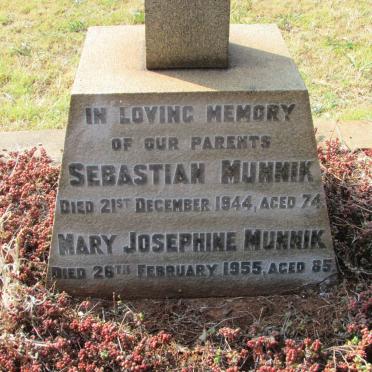 MUNNIK Sebastian -1944 &amp; Mary Josephine -1955