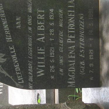SWARTS Willie Albert 1921-1974 &amp; Magdalena Petronella ESTERHUIZEN 1921-1991