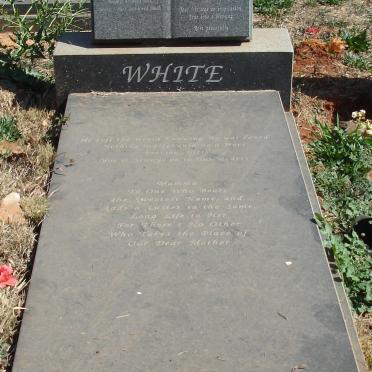 WHITE Frederick Joseph 1941-2010 &amp; Winnie Dorah 1942-2006