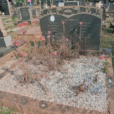 WHITTAKER Walter Joseph 1900-1977 &amp; Gladys Mabel 1912-1962