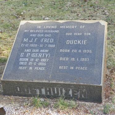 OOSTHUIZEN M.J.F. 1908-1988 &amp; G.P. 1907-1995 :: OOSTHUIZEN Duckie 1935-1957