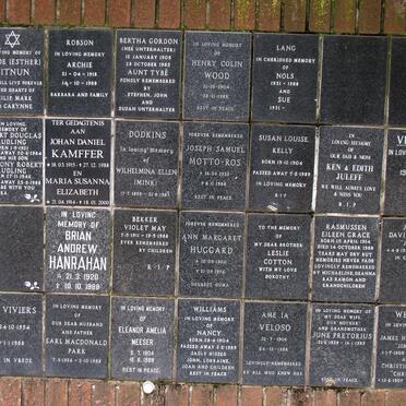 098 Memorial wall 
