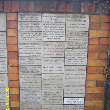 032 Memorial wall