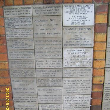 044 Memorial wall