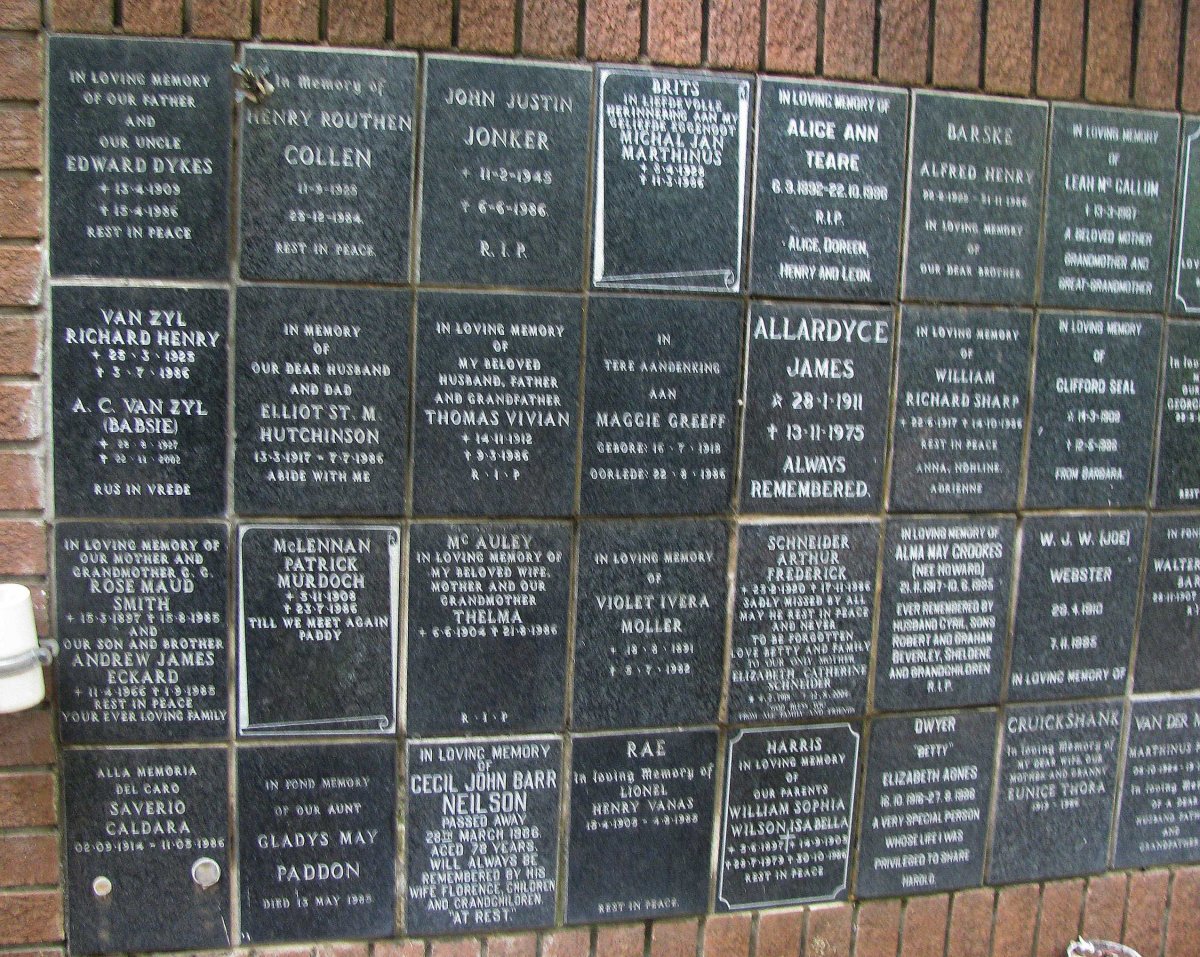 161 Memorial wall 