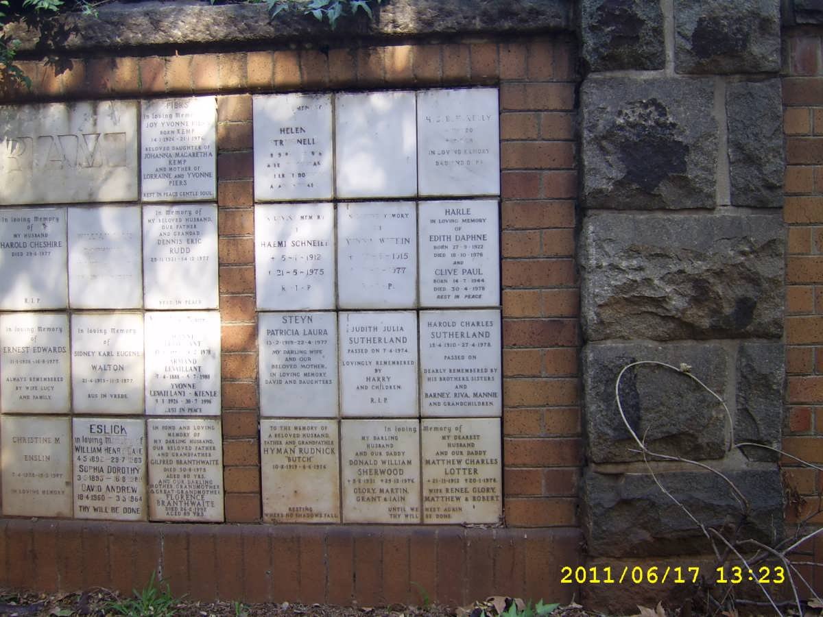 070 Memorial wall