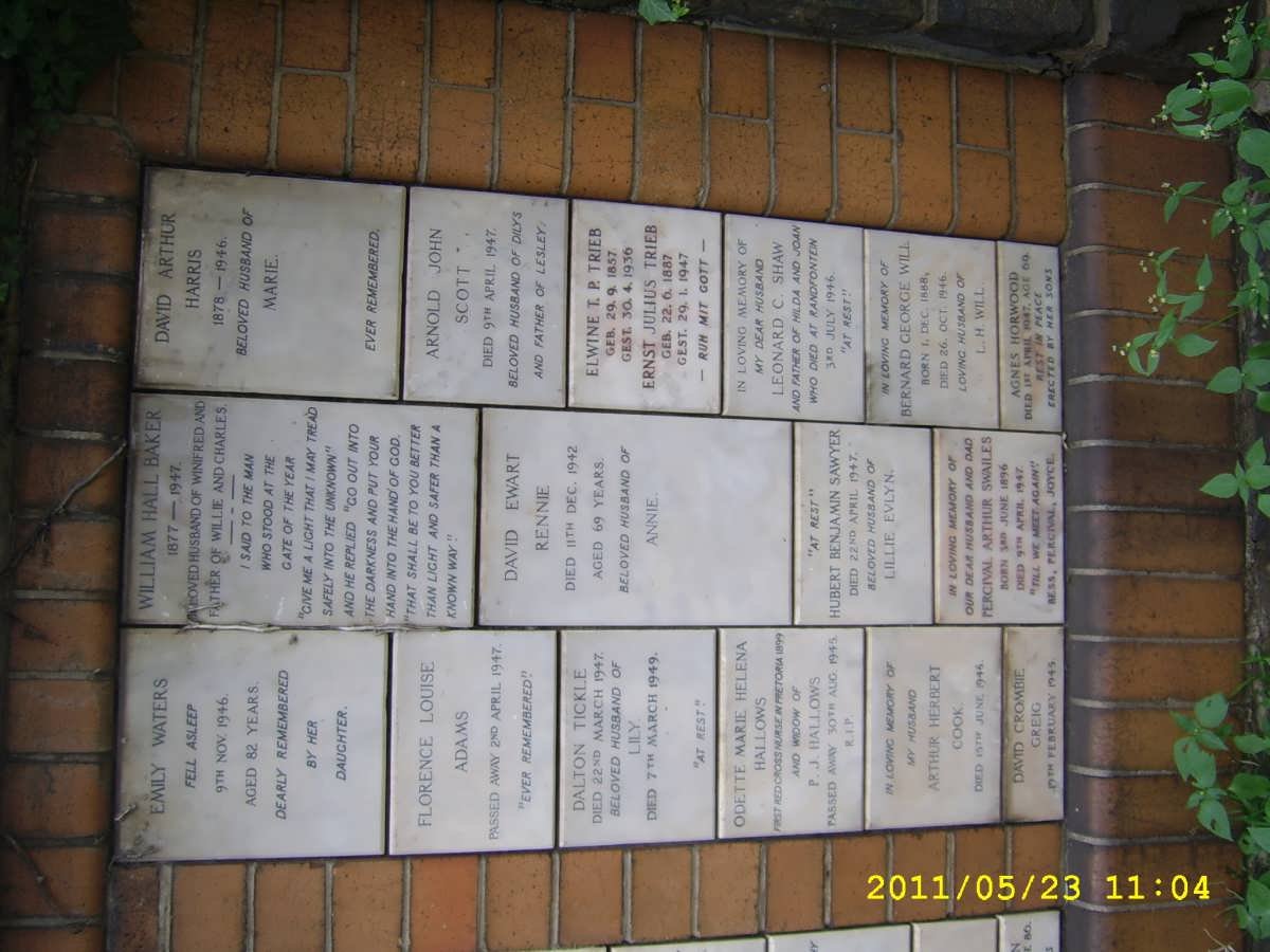 043 Memorial wall