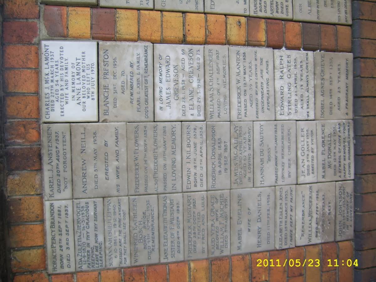 044 Memorial wall