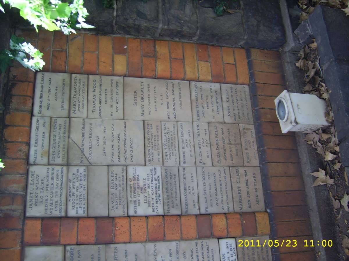 028 Memorial wall