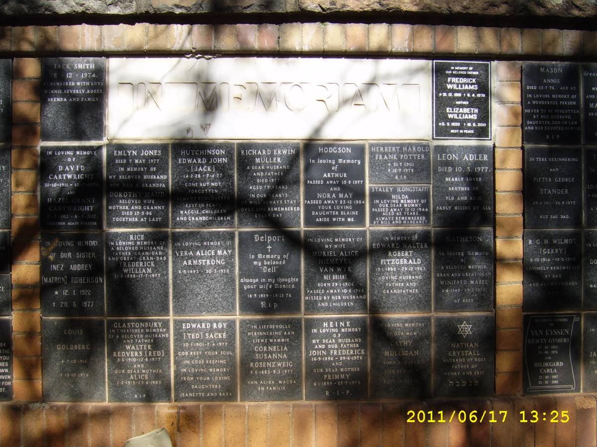 078 Memorial wall