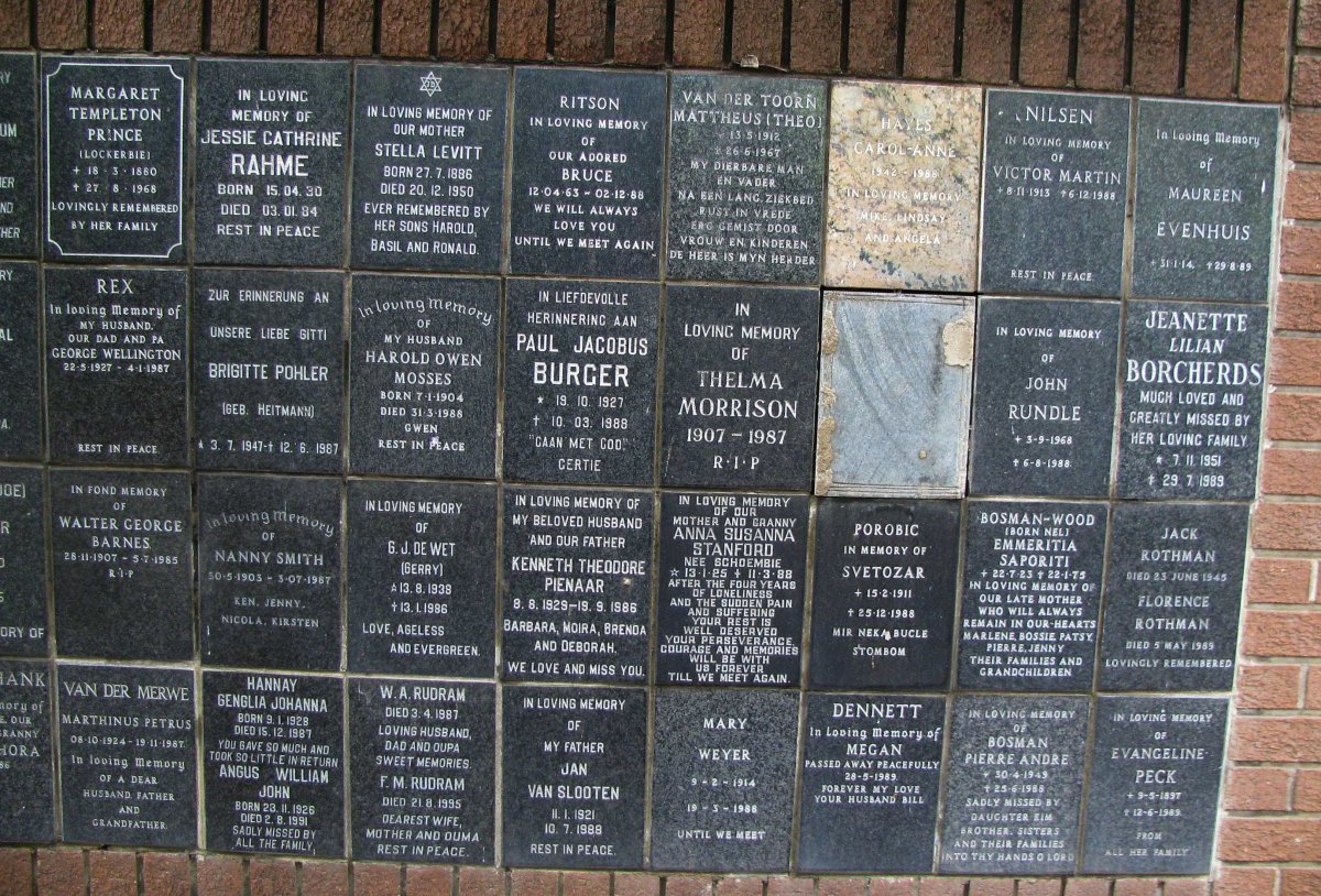 162 Memorial wall 