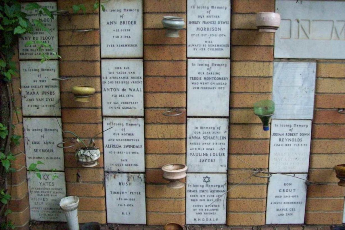 140 Memorial wall 