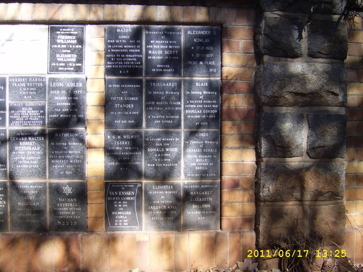 079 Memorial wall