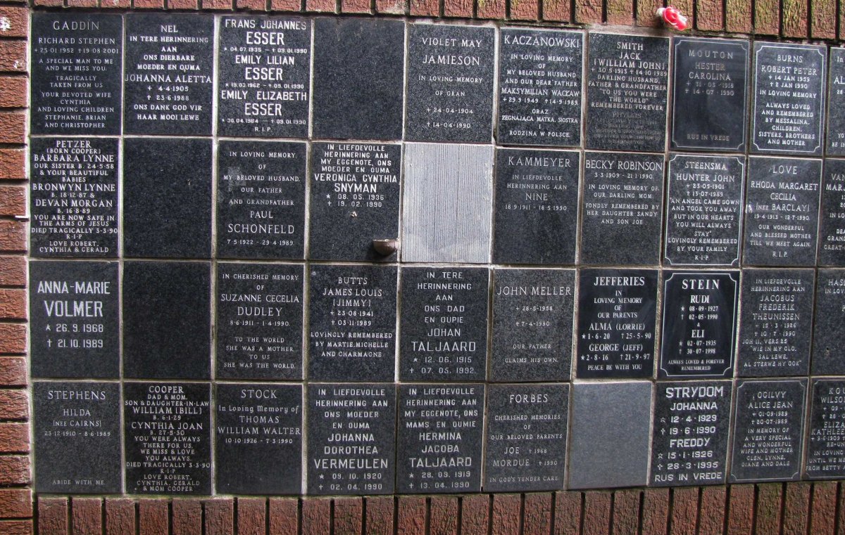 163 Memorial wall 