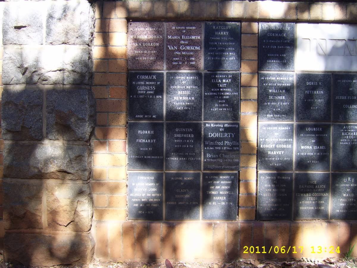 074 Memorial wall