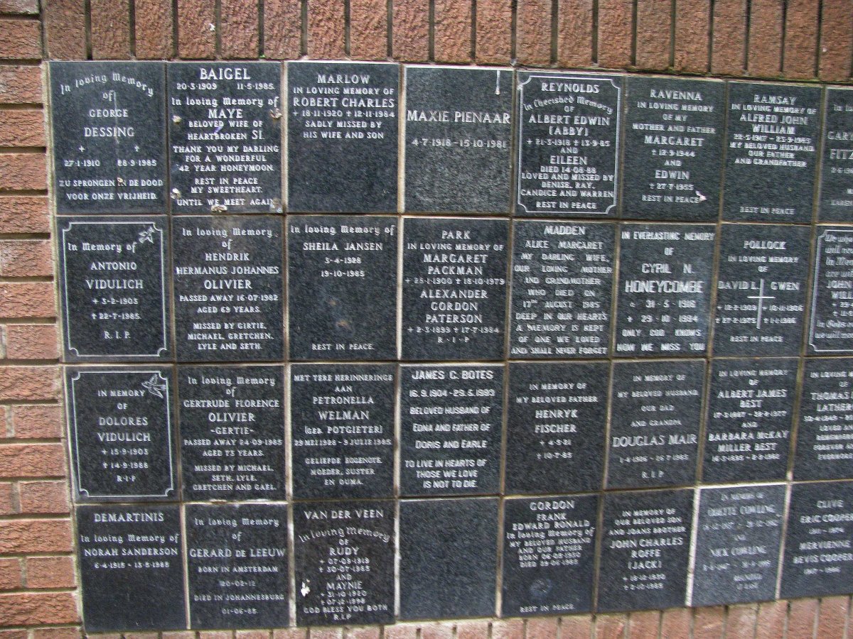 159 Memorial wall 