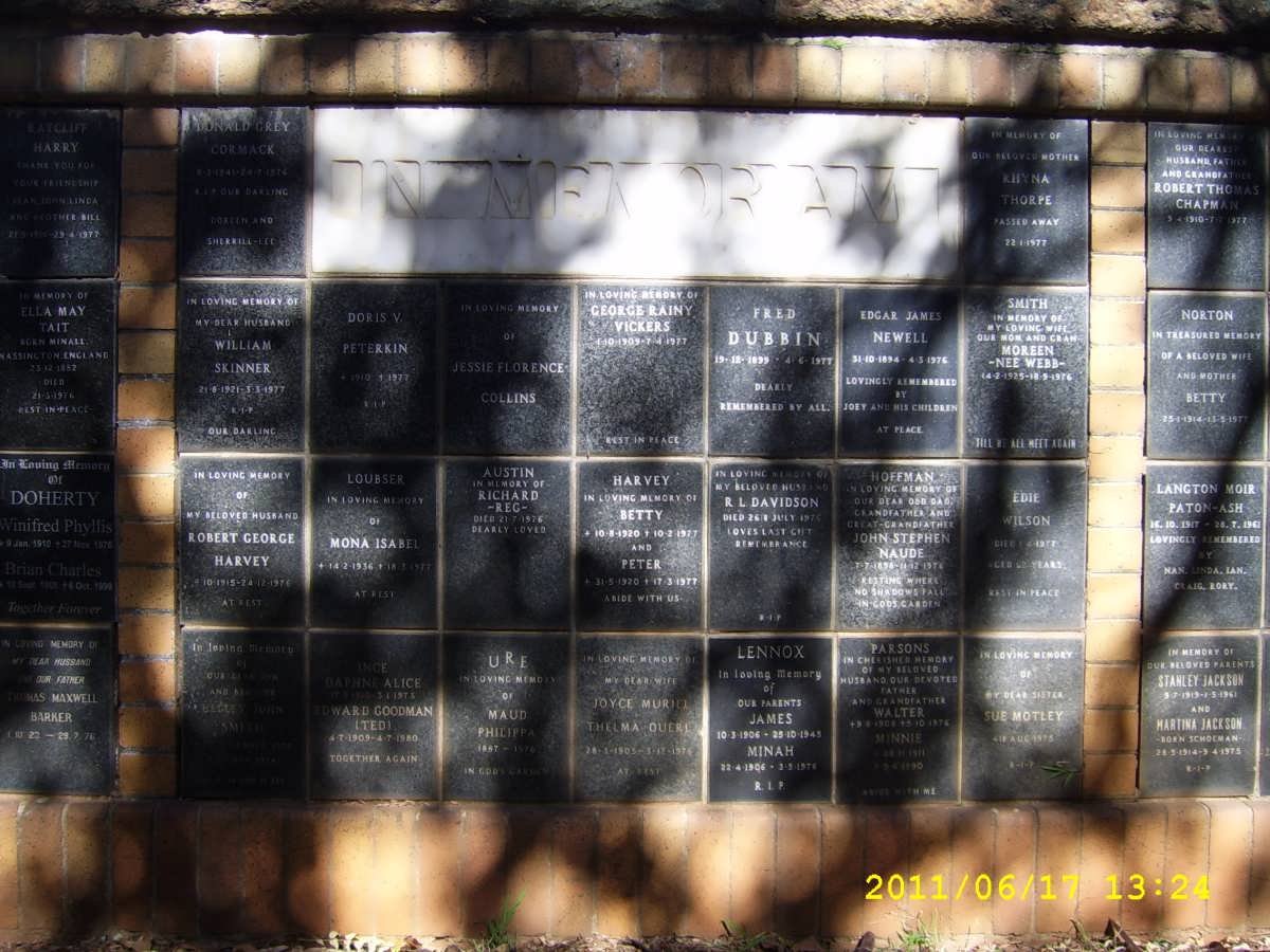 075 Memorial wall