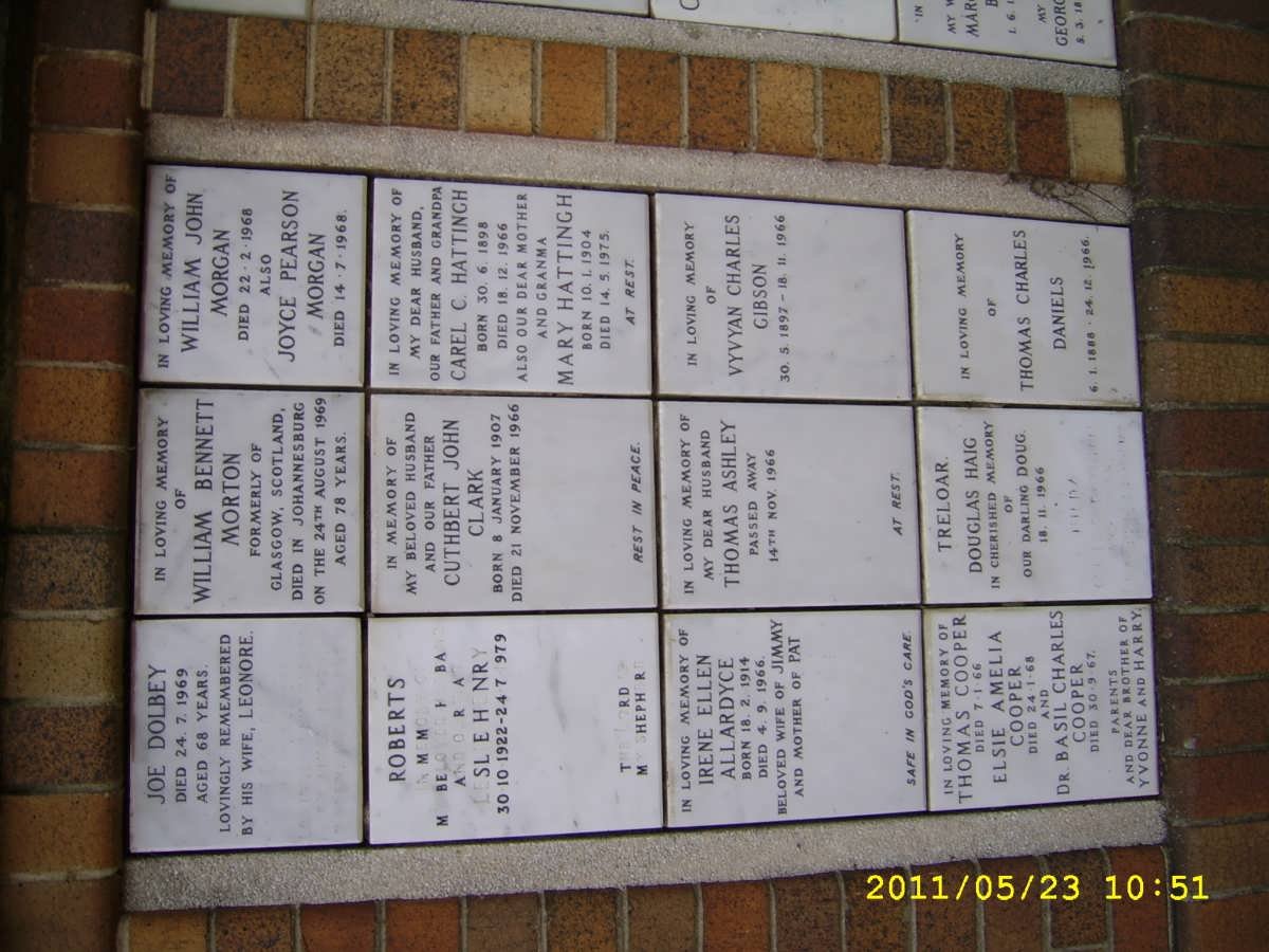 004 Memorial wall