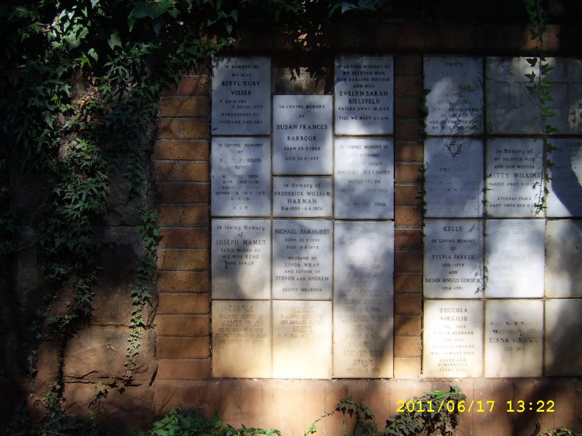 068 Memorial wall