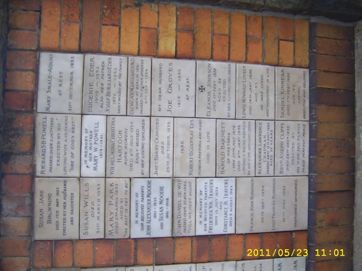 030 Memorial wall