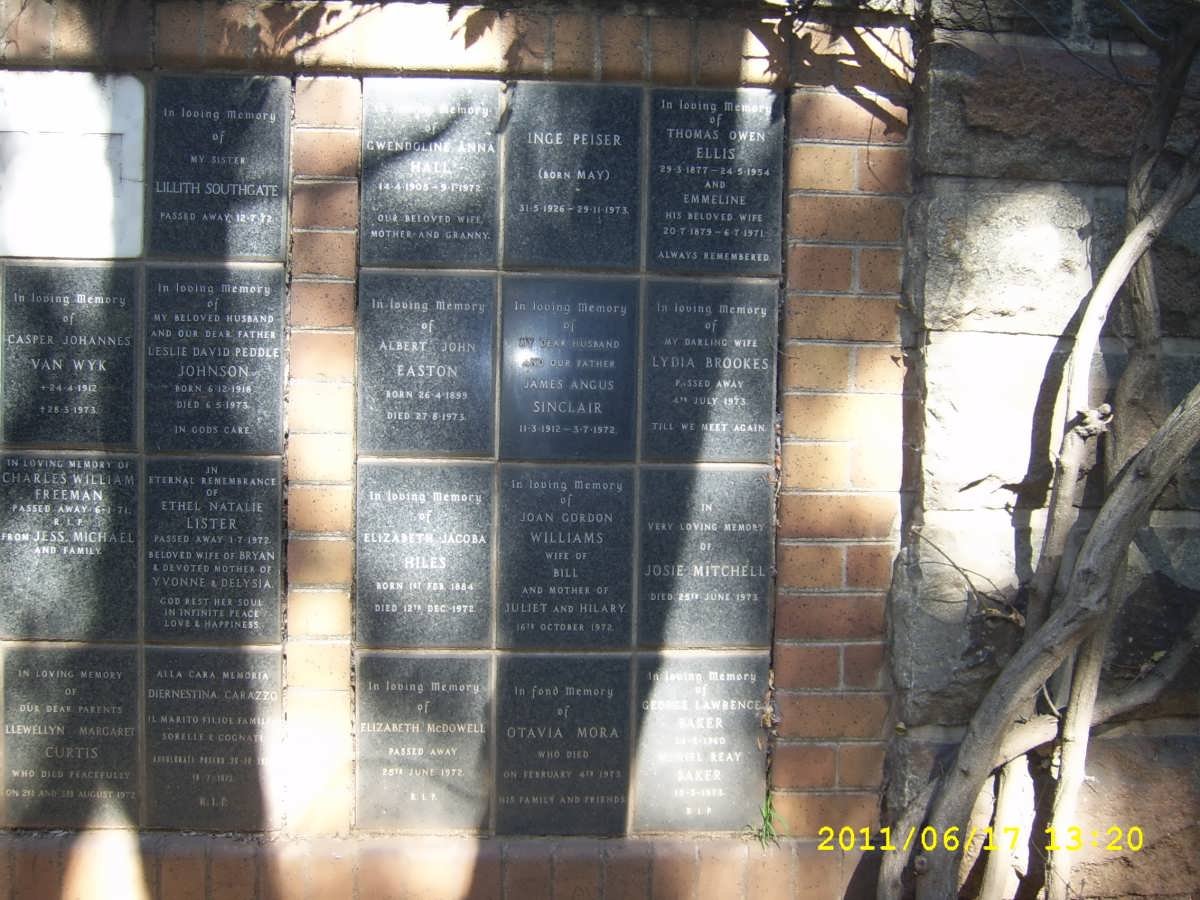 061 Memorial wall