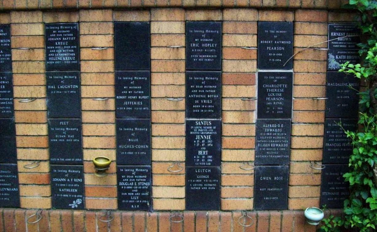 137 Memorial wall 