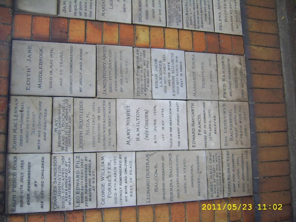 033 Memorial wall