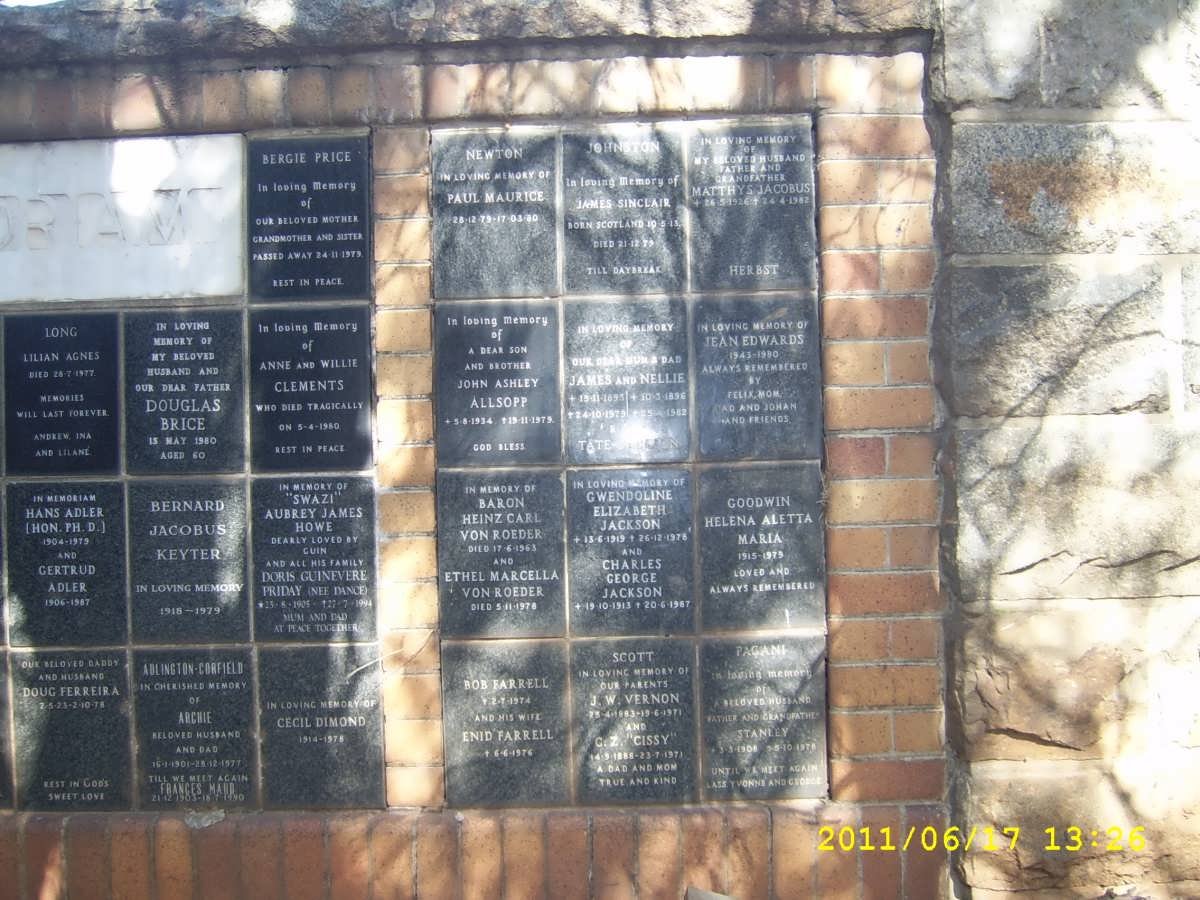 082 Memorial wall