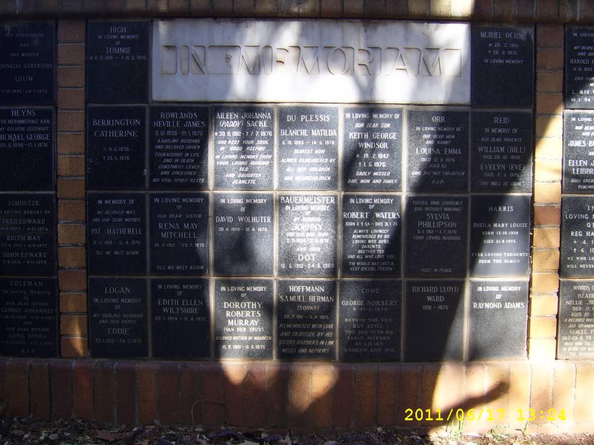 072 Memorial wall