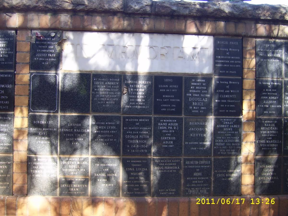 081 Memorial wall